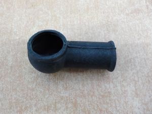 Kryt přívodního vodiče starteru