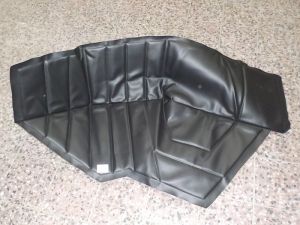 Čalounění blatníku černé pravé